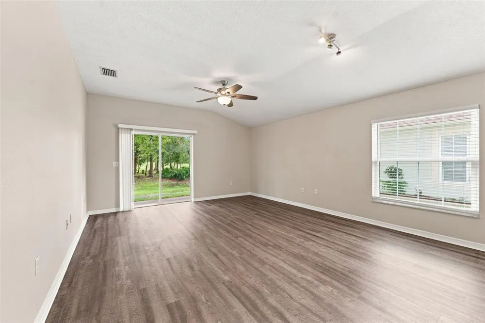 5852 AUTUMN SHIRE Zephyrhills, FL 33541