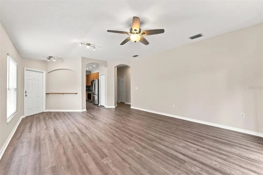 5852 AUTUMN SHIRE Zephyrhills, FL 33541