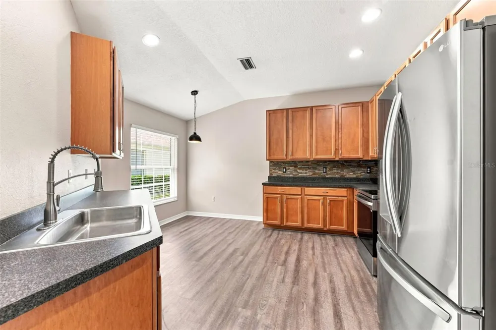 5852 AUTUMN SHIRE Zephyrhills, FL 33541