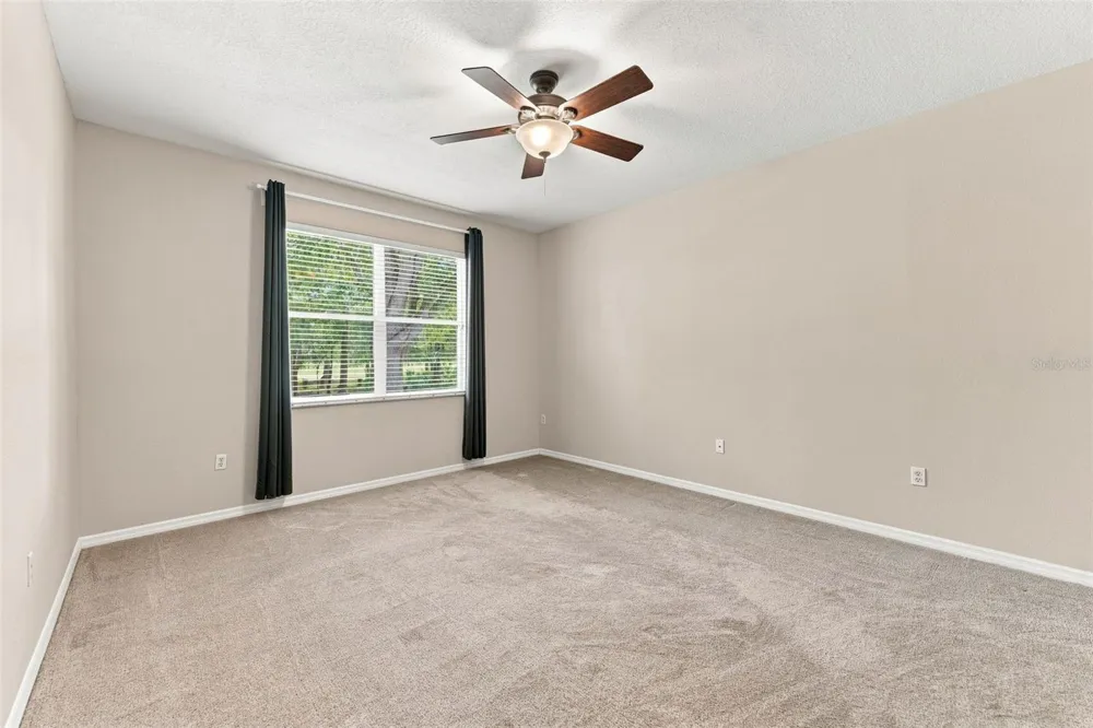 5852 AUTUMN SHIRE Zephyrhills, FL 33541