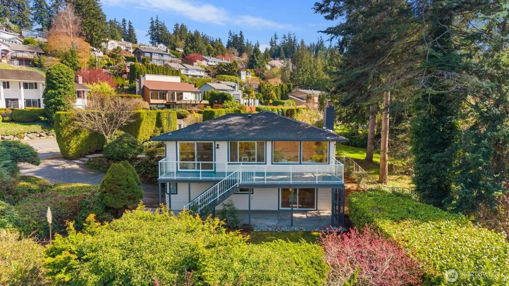 16858 76th Avenue W Edmonds, WA 98026