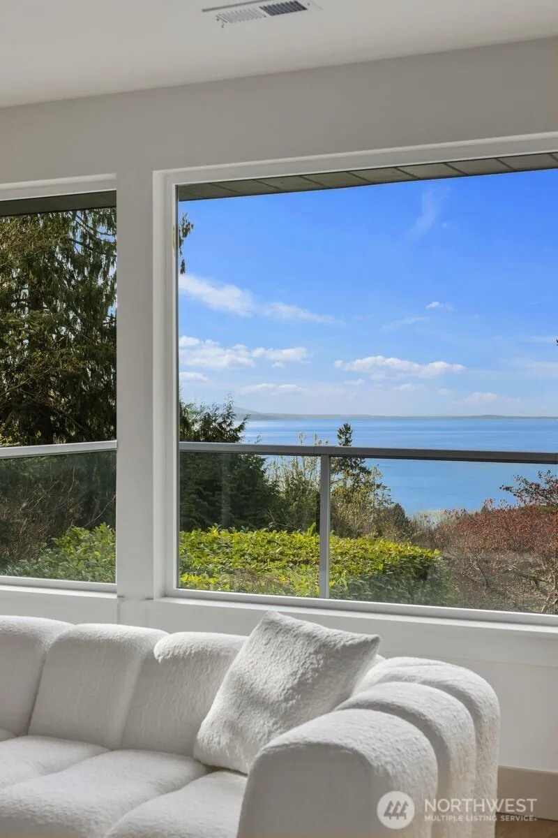 16858 76th Avenue W Edmonds, WA 98026