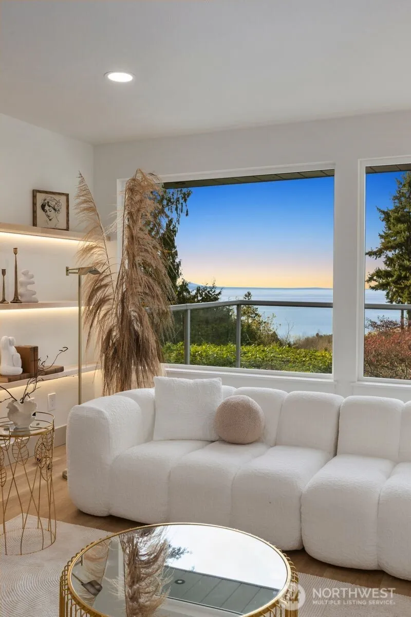 16858 76th Avenue W Edmonds, WA 98026