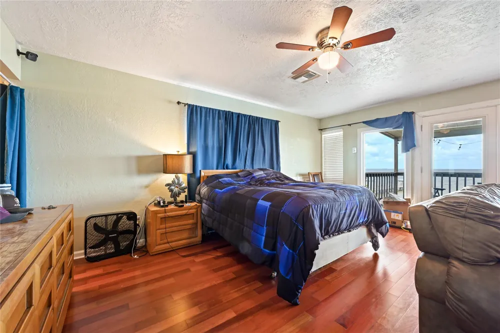 937 5th Street San Leon, TX 77539