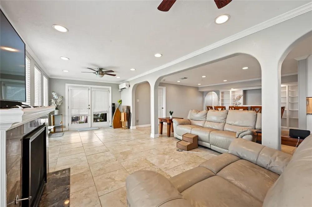 937 5th Street San Leon, TX 77539