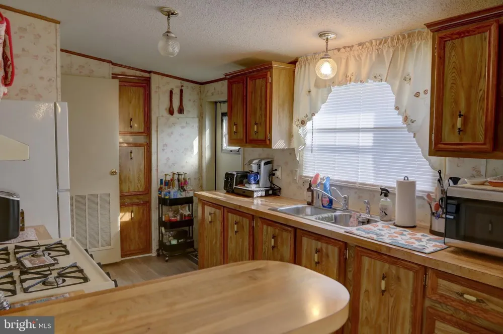 156 TIMBER CREST DRIVE York, PA 17408