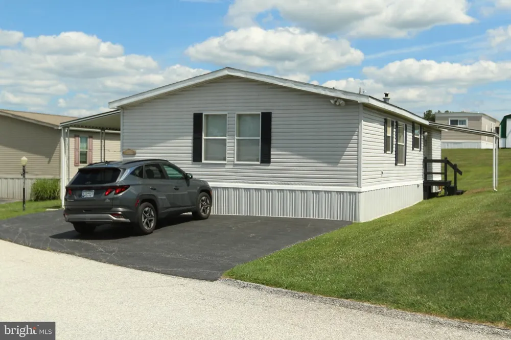 156 TIMBER CREST DRIVE York, PA 17408