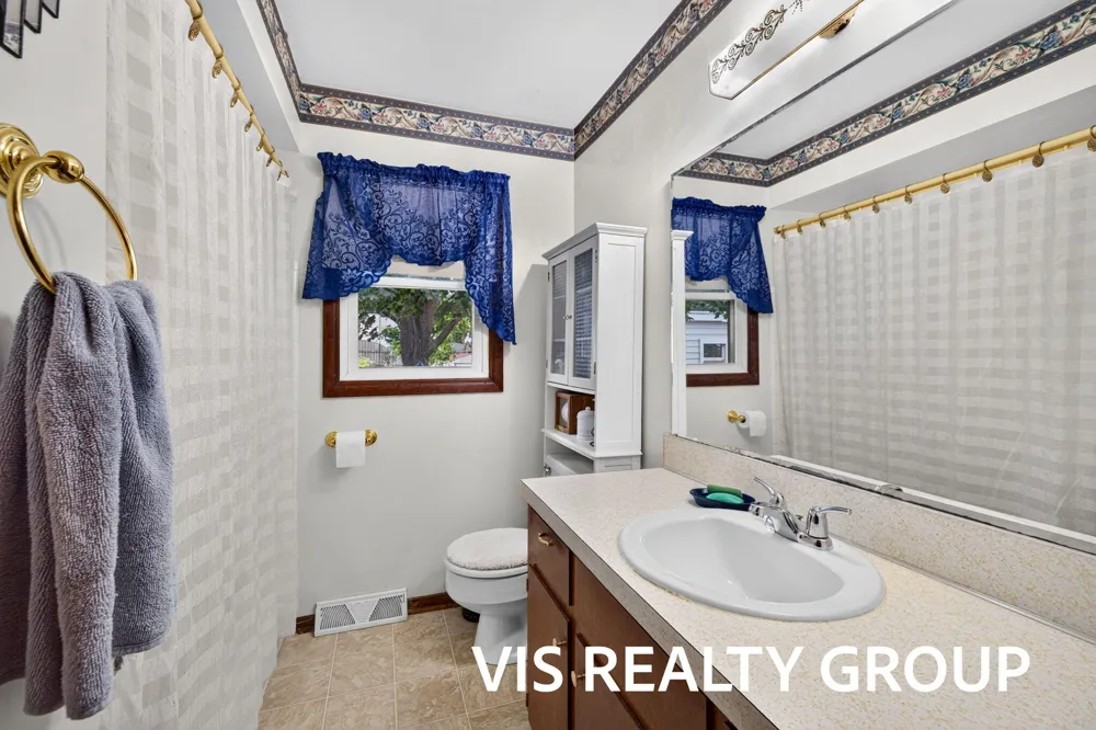 2468 Knollview Street SW Wyoming, MI 49519