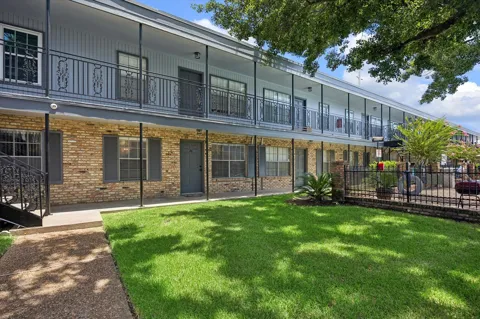 3131 Southwest Freeway #C26