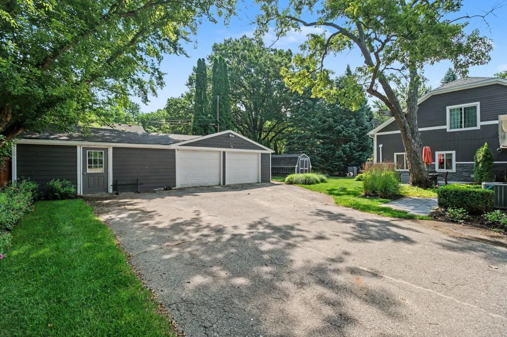 5675 Carlburt Street West Bloomfield, MI 48322