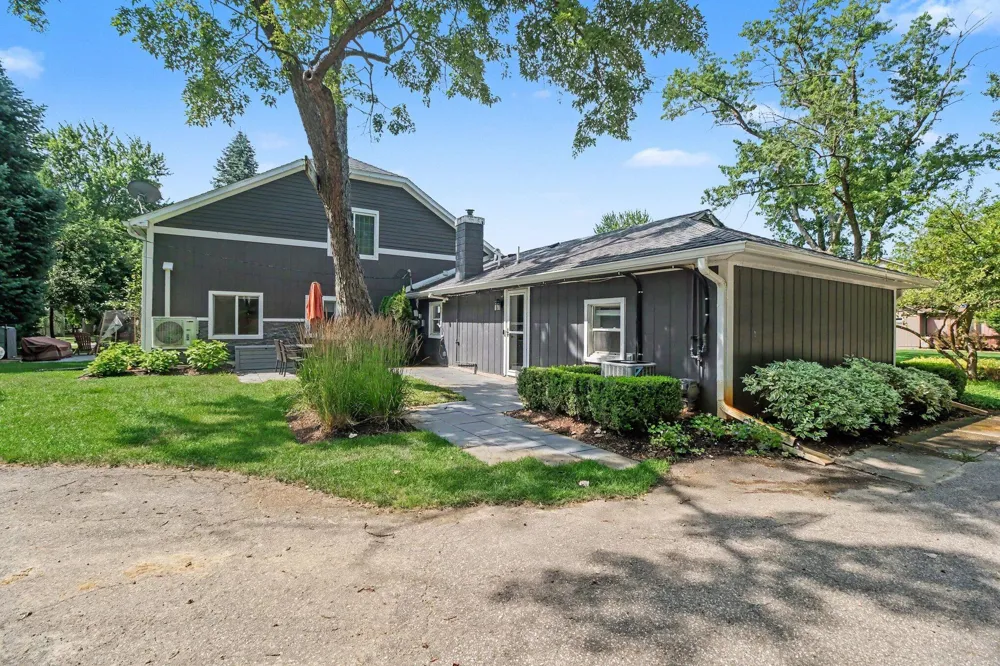 5675 Carlburt Street West Bloomfield, MI 48322