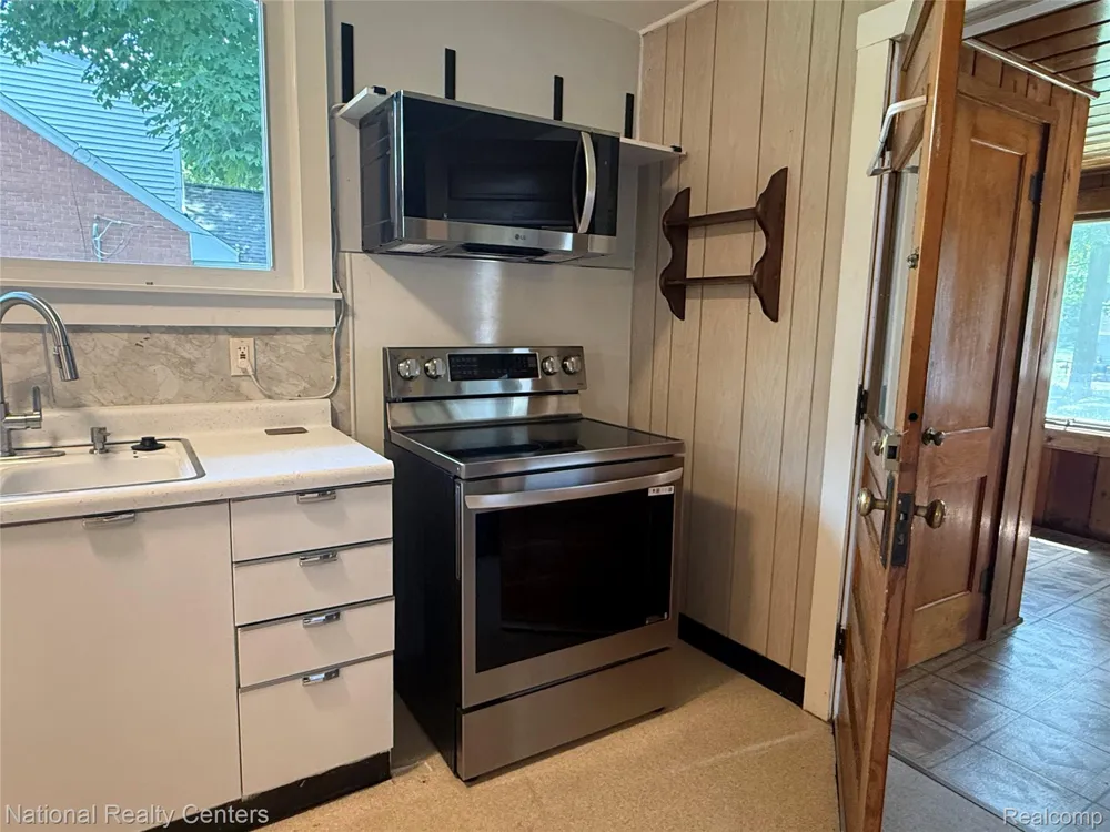 825 W Main Street Brighton City, MI 48116