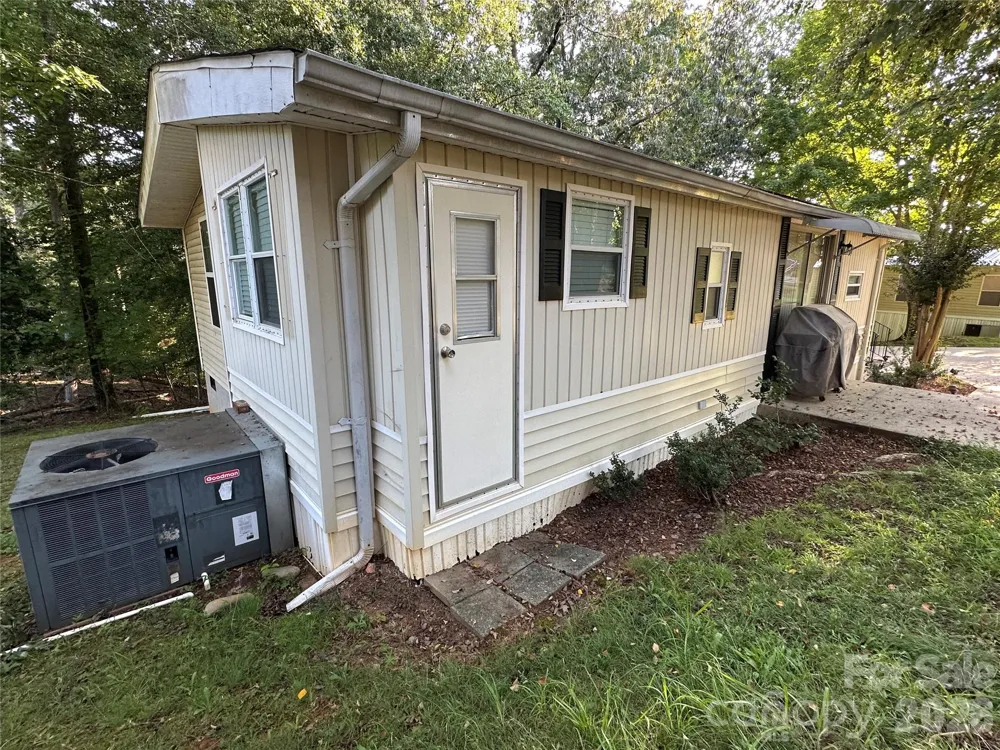 111 Hickory Circle New London, NC 28127