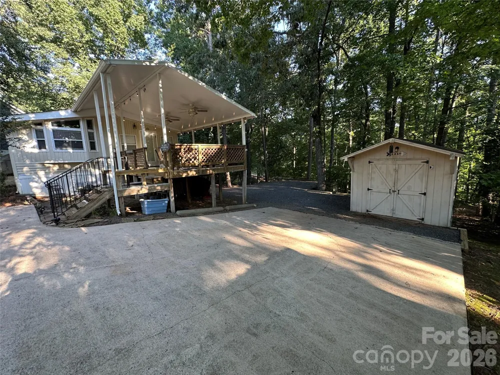 111 Hickory Circle New London, NC 28127