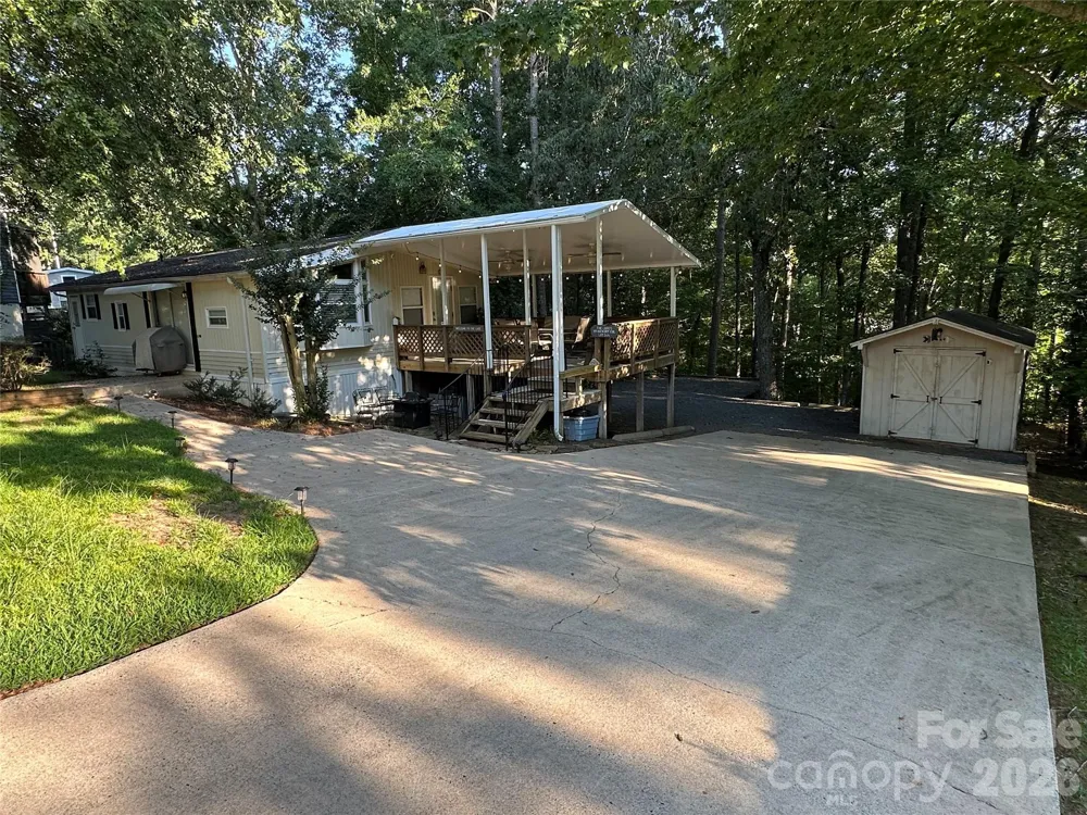 111 Hickory Circle New London, NC 28127