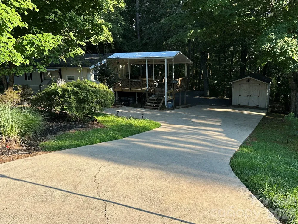 111 Hickory Circle New London, NC 28127