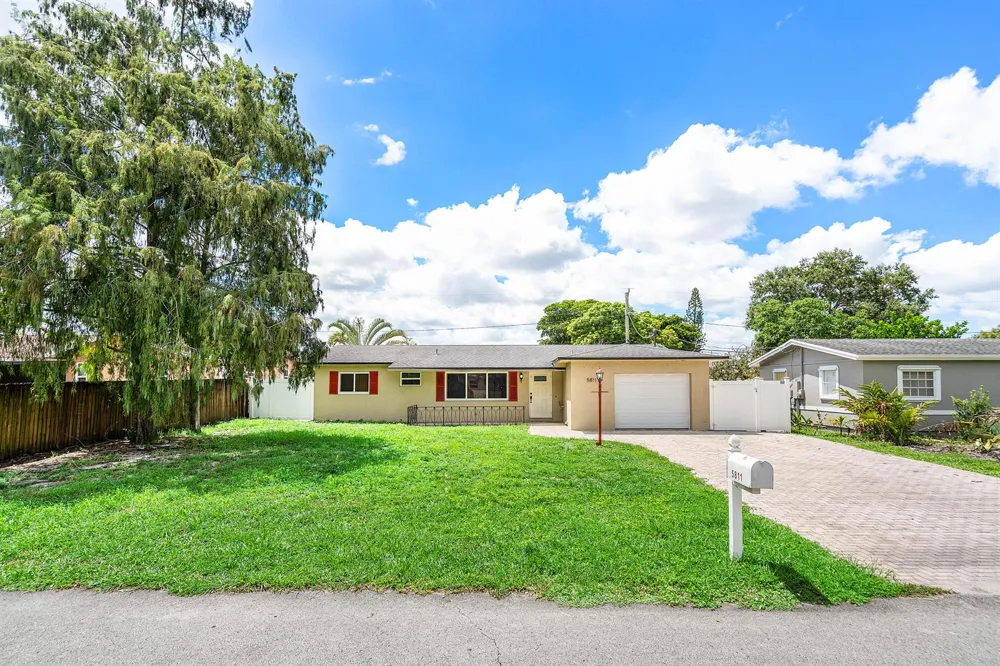 5811 SW 53RD TERRACE Davie, FL 33314
