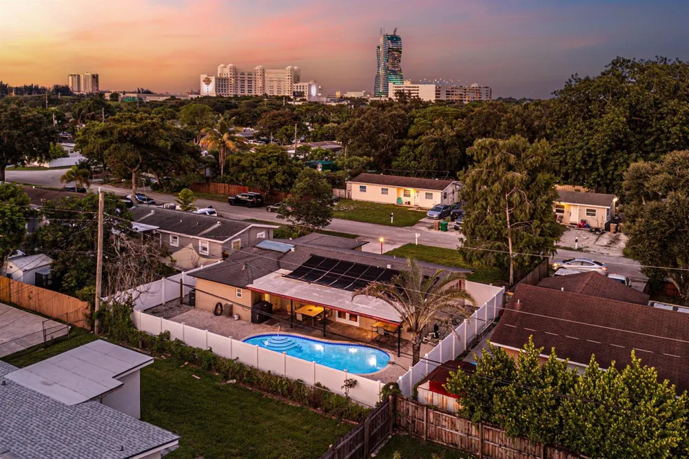 5811 SW 53RD TERRACE Davie, FL 33314