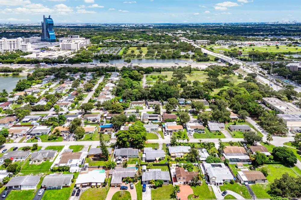 5811 SW 53RD TERRACE Davie, FL 33314