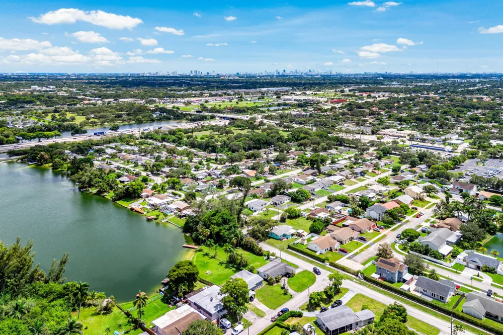 5811 SW 53RD TERRACE Davie, FL 33314