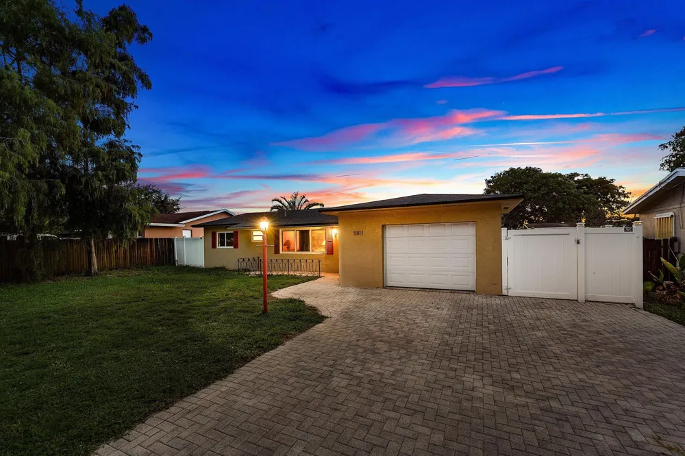 5811 SW 53RD TERRACE Davie, FL 33314