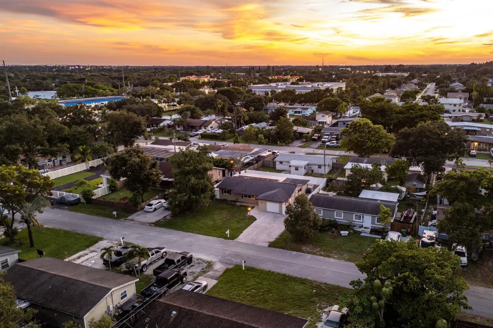 5811 SW 53RD TERRACE Davie, FL 33314