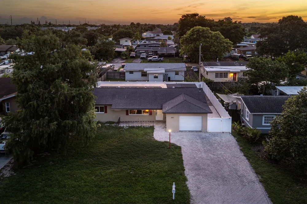 5811 SW 53RD TERRACE Davie, FL 33314
