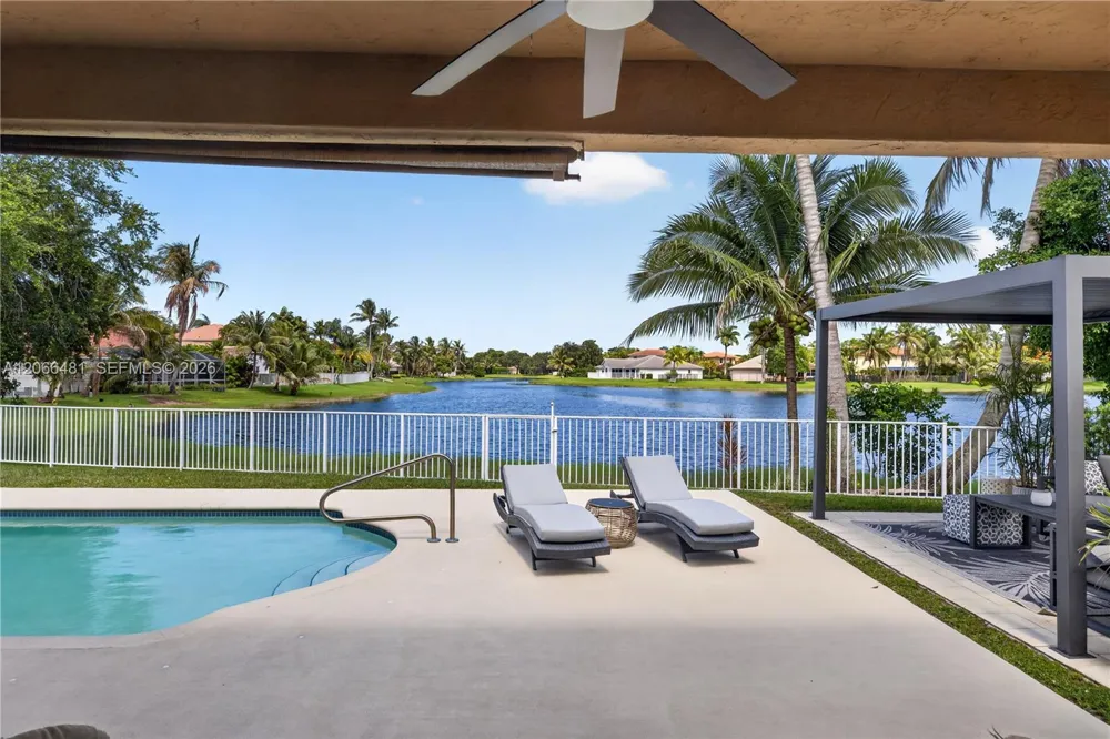 480 Cambridge Dr Weston, FL 33326