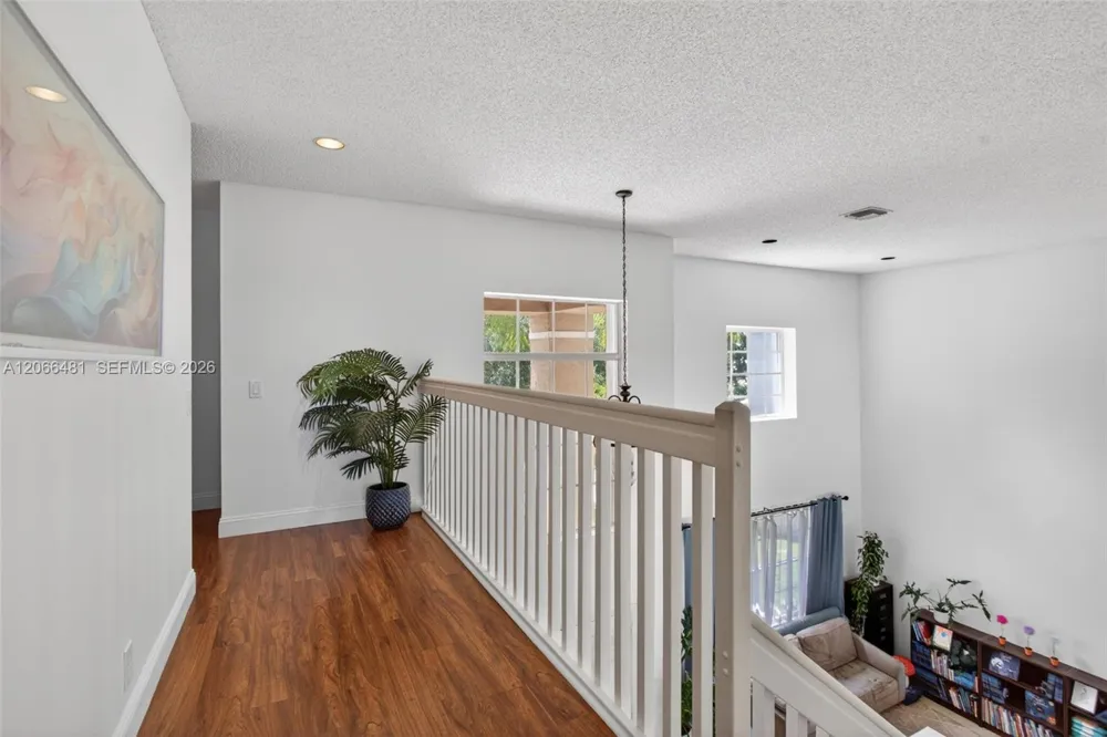 480 Cambridge Dr Weston, FL 33326