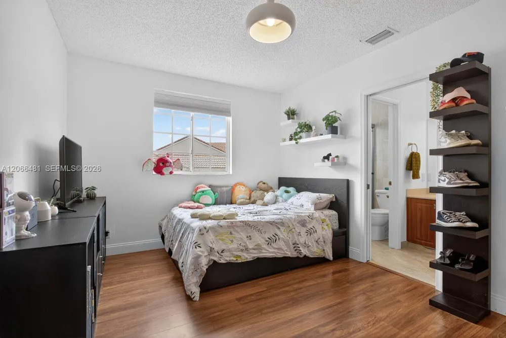 480 Cambridge Dr Weston, FL 33326