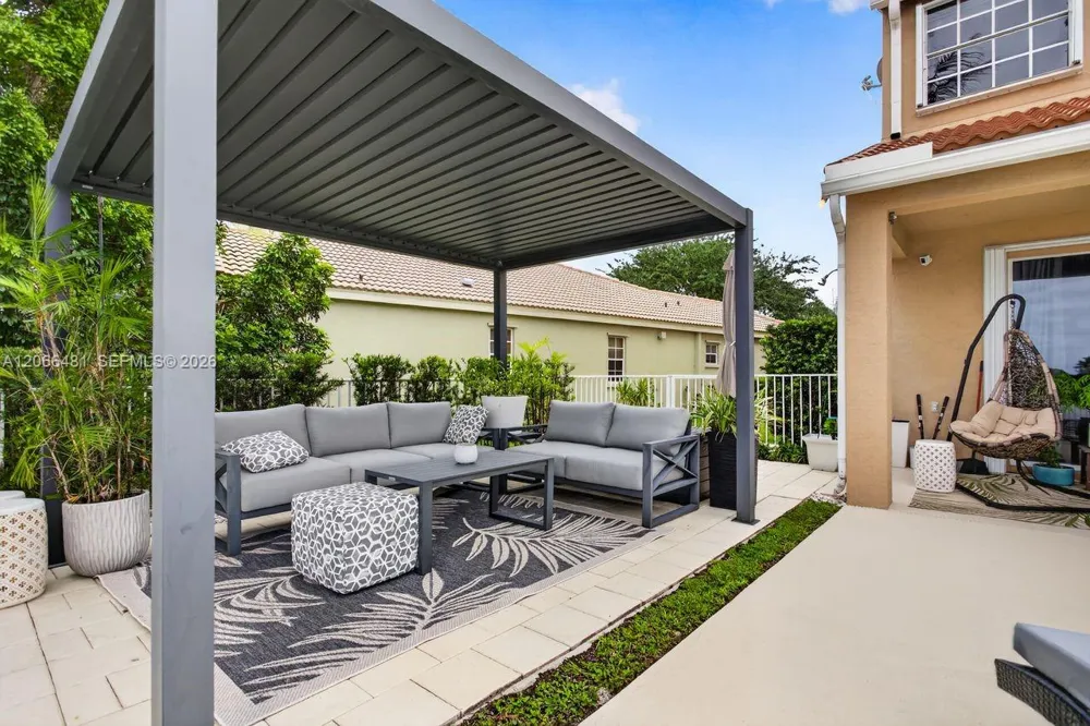 480 Cambridge Dr Weston, FL 33326