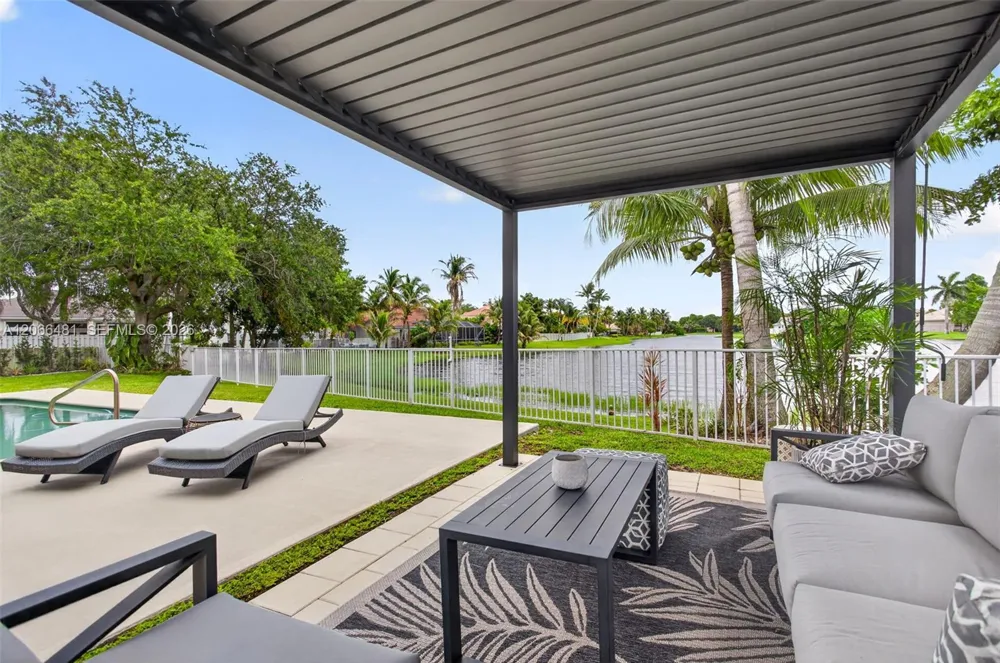 480 Cambridge Dr Weston, FL 33326