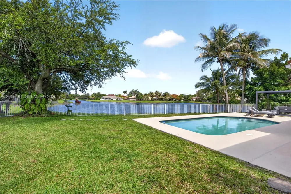 480 Cambridge Dr Weston, FL 33326