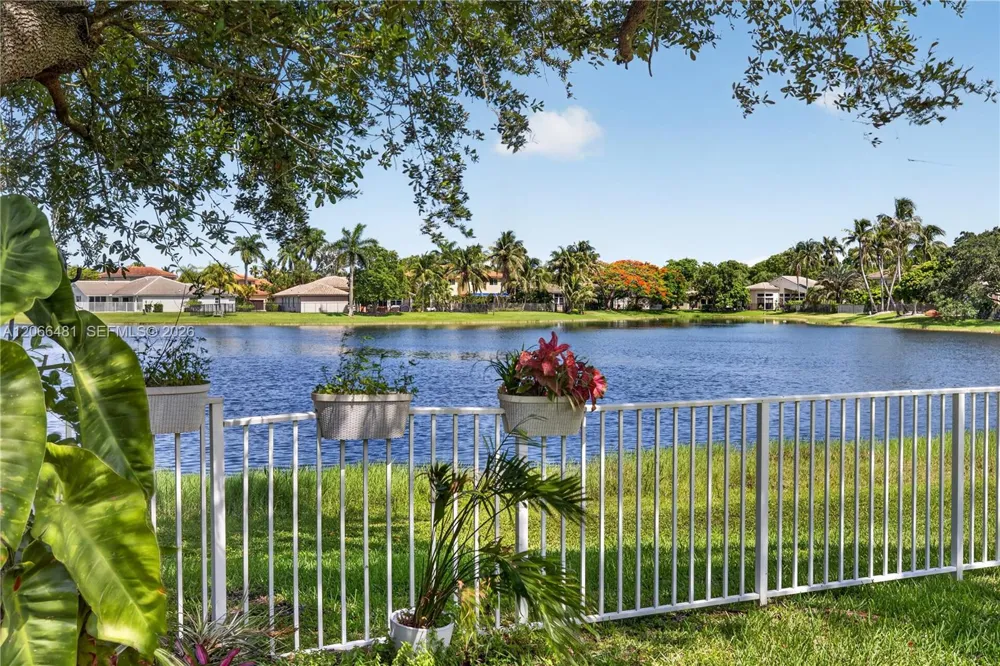 480 Cambridge Dr Weston, FL 33326