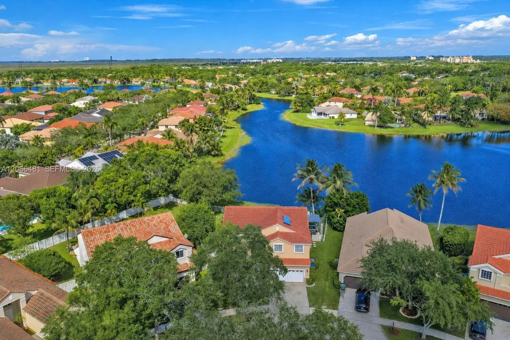 480 Cambridge Dr Weston, FL 33326