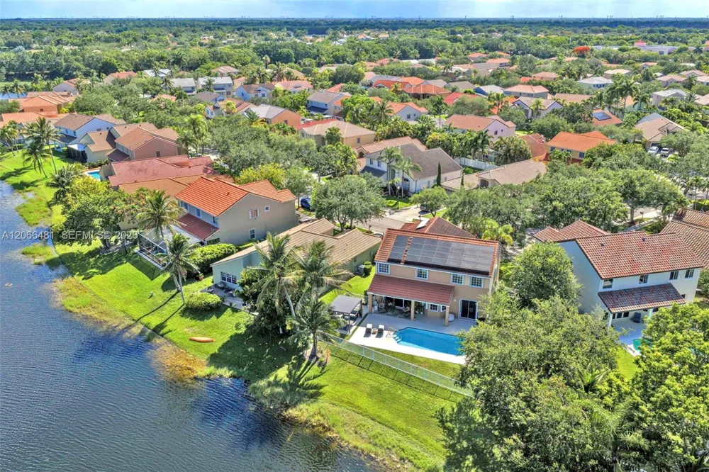 480 Cambridge Dr Weston, FL 33326