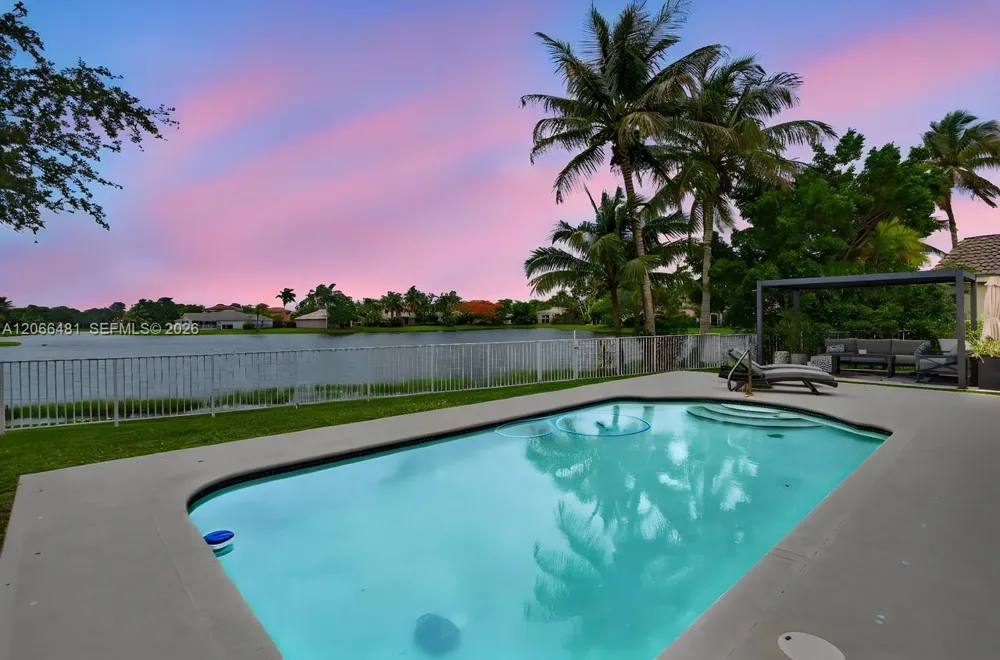 480 Cambridge Dr Weston, FL 33326