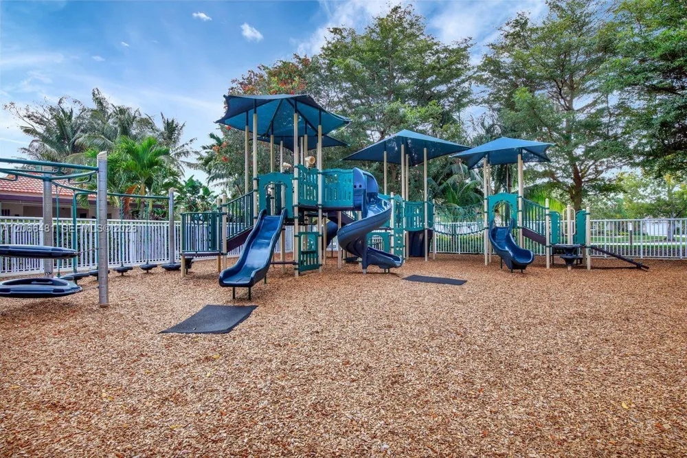 480 Cambridge Dr Weston, FL 33326