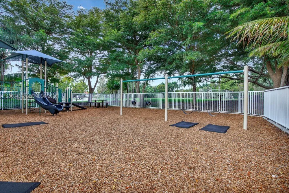 480 Cambridge Dr Weston, FL 33326