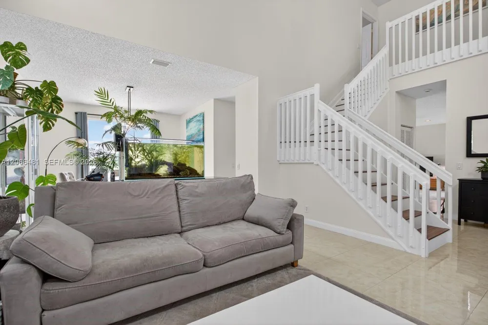 480 Cambridge Dr Weston, FL 33326