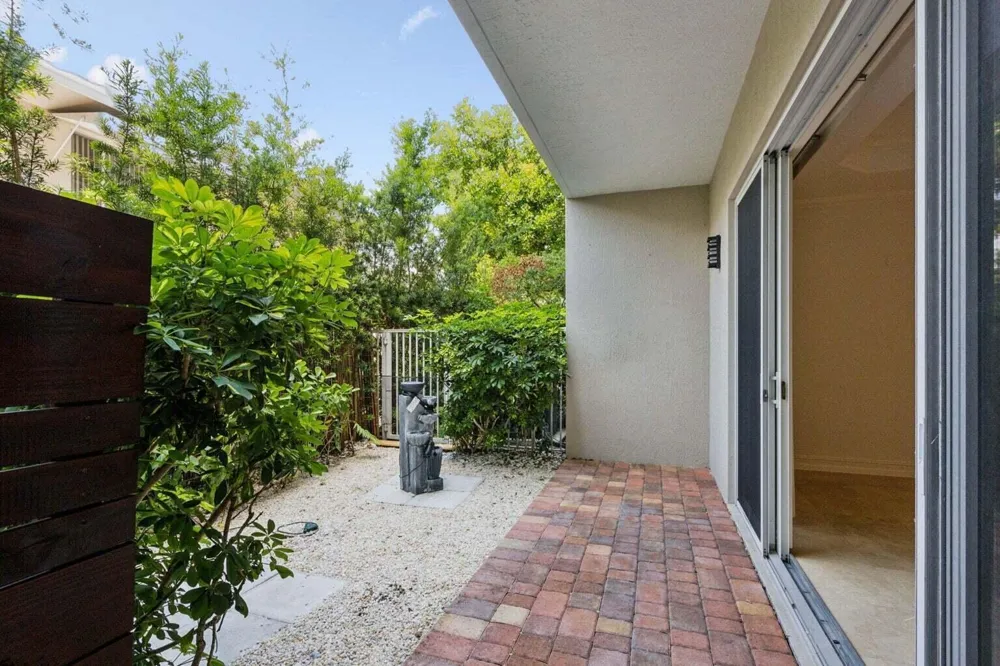 3863 NE 22nd Way Lighthouse Point, FL 33064