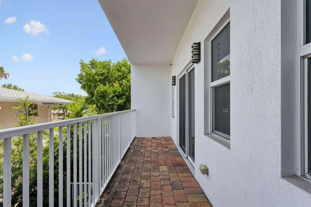 3863 NE 22nd Way Lighthouse Point, FL 33064