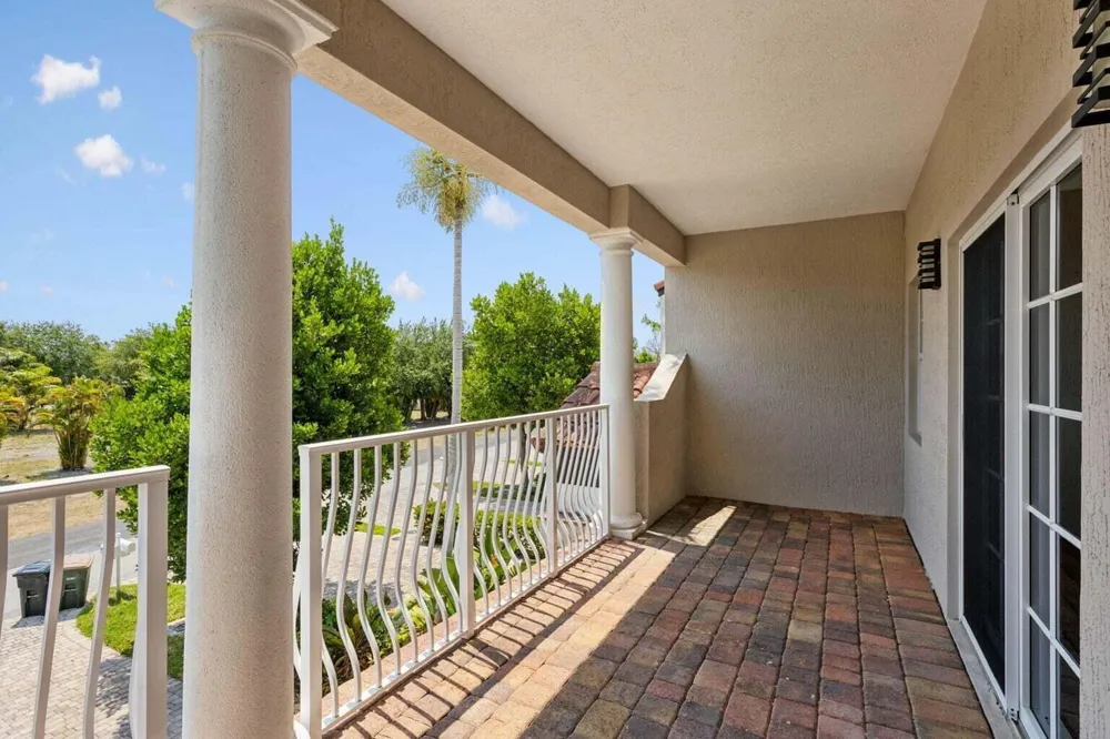 3863 NE 22nd Way Lighthouse Point, FL 33064