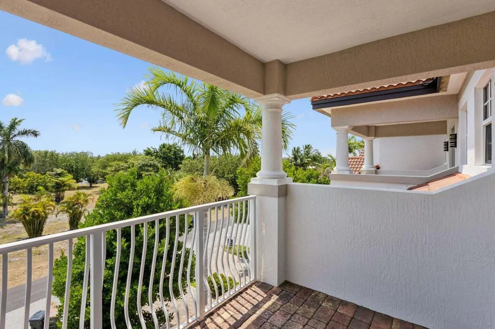 3863 NE 22nd Way Lighthouse Point, FL 33064