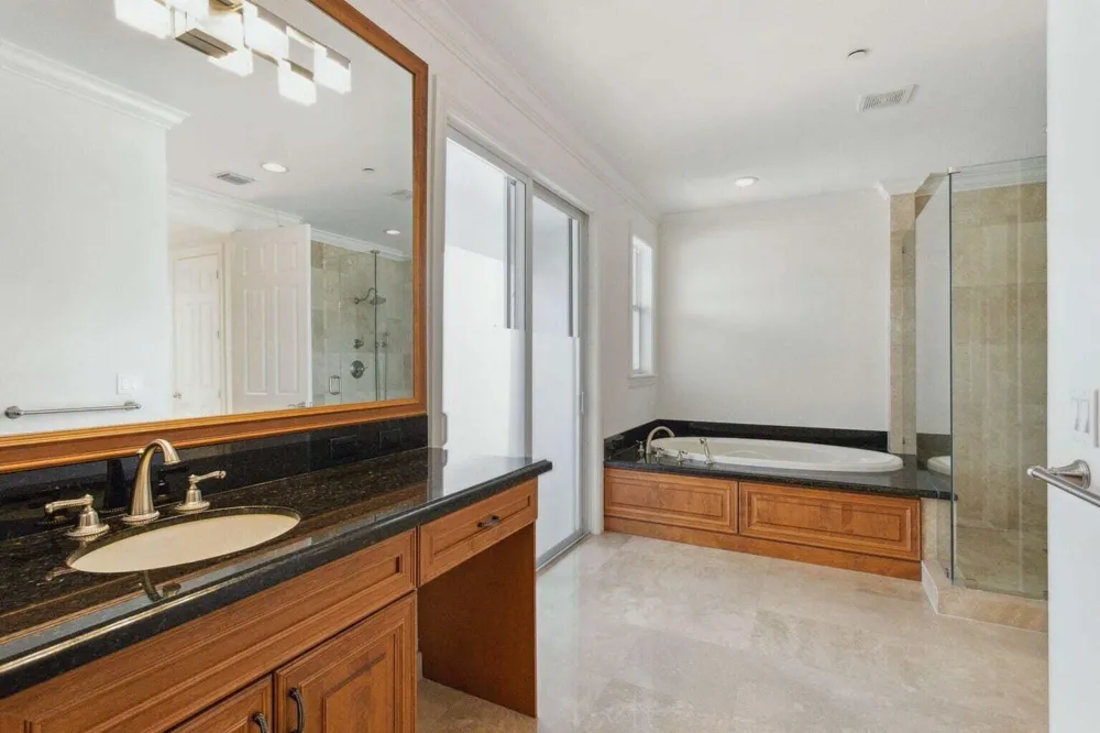 3863 NE 22nd Way Lighthouse Point, FL 33064