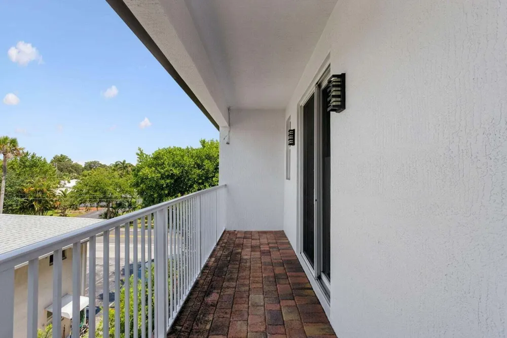 3863 NE 22nd Way Lighthouse Point, FL 33064