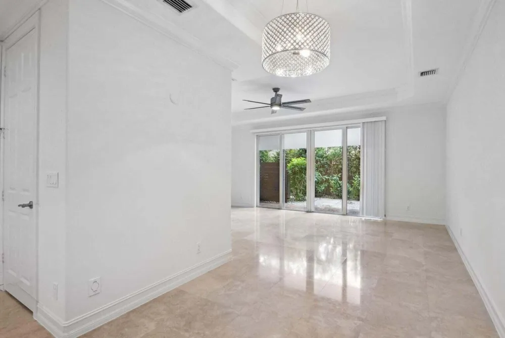 3863 NE 22nd Way Lighthouse Point, FL 33064