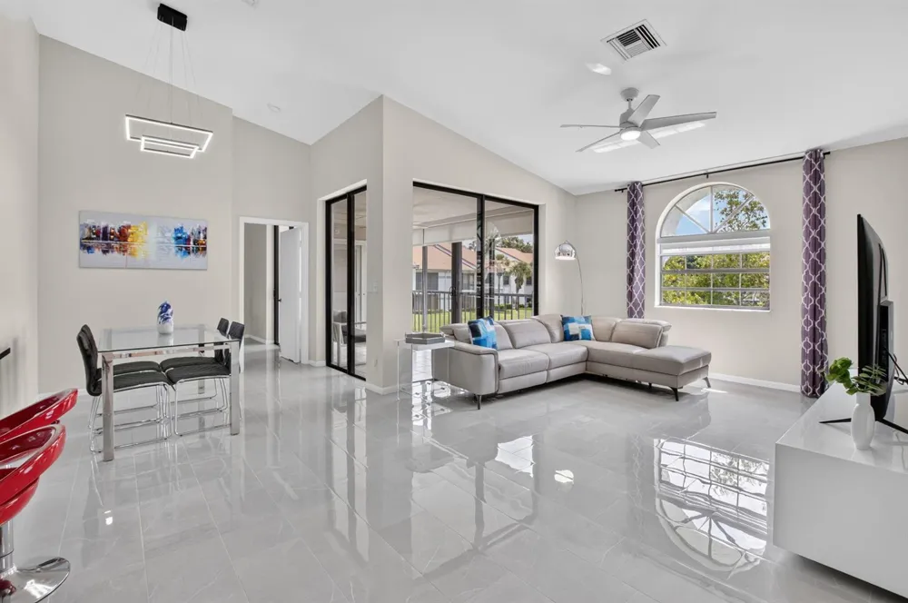 5406 Firenze Drive #M Boynton Beach, FL 33437