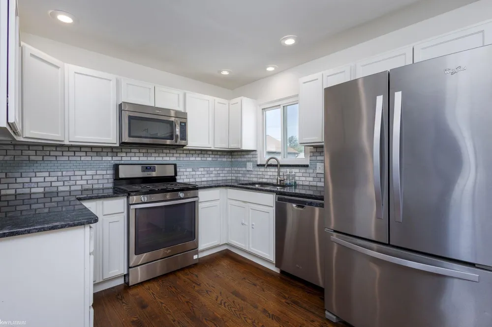 33250 Janet Avenue Fraser City, MI 48026