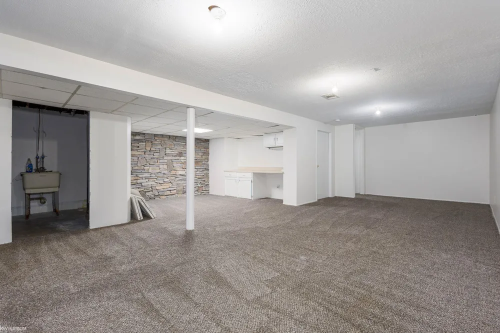 33250 Janet Avenue Fraser City, MI 48026